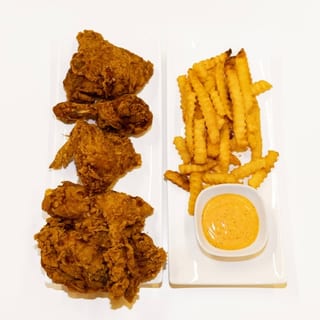 4 Pcs Mix of Fresh Green Chili Spicy Broasted Chicken with Chick Fry Season Fries
